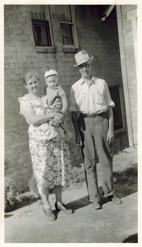 Photo of Gordon with his grandparents at the home in Haydock Iowa